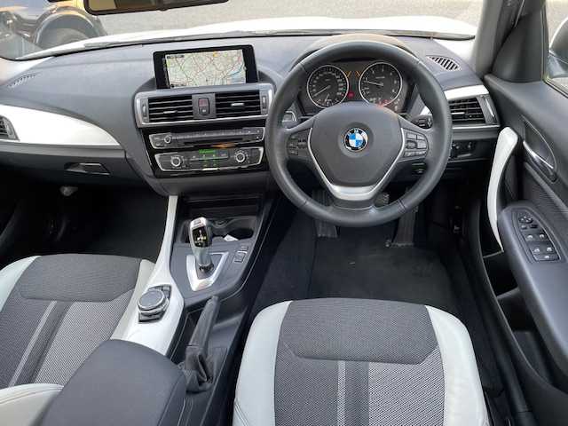 ＢＭＷ １１８ｄ スタイル 東京都 2016(平28)年 5万km アルピンホワイトⅢ インテリジェントセーフティ（・衝突被害軽減ブレーキ（警告付）・歩行者検知（昼）・車線逸脱警報・レーンキープアシスト・速度警告）/アクティブクルーズコントロール/パーキングサポートパッケージ（リアビューカメラ・パークディスタンスコントロール）/ワンオーナー/保証書・取説・スマートキー×２/MTモード付AT /アイドリングストップ/ドライブモードセレクト/革巻きステア・ステアリングスイッチ/パスクロス/レザーコンビシート/純正HDDナビ/DVD/CDUSB/AUX/BT/ルームミラー型ETC/外ドライブレコーダー/純正１６インチアルミ/アダプティブLEDヘッドライト・オートライト・前後フォグ/横滑り防止装置/トノカバー/ウィンカーミラー