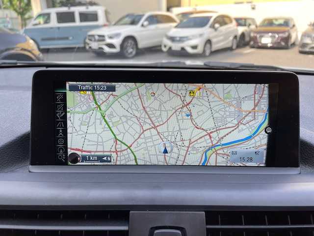 ＢＭＷ １１８ｄ スタイル 東京都 2016(平28)年 5万km アルピンホワイトⅢ インテリジェントセーフティ（・衝突被害軽減ブレーキ（警告付）・歩行者検知（昼）・車線逸脱警報・レーンキープアシスト・速度警告）/アクティブクルーズコントロール/パーキングサポートパッケージ（リアビューカメラ・パークディスタンスコントロール）/ワンオーナー/保証書・取説・スマートキー×２/MTモード付AT /アイドリングストップ/ドライブモードセレクト/革巻きステア・ステアリングスイッチ/パスクロス/レザーコンビシート/純正HDDナビ/DVD/CDUSB/AUX/BT/ルームミラー型ETC/外ドライブレコーダー/純正１６インチアルミ/アダプティブLEDヘッドライト・オートライト・前後フォグ/横滑り防止装置/トノカバー/ウィンカーミラー