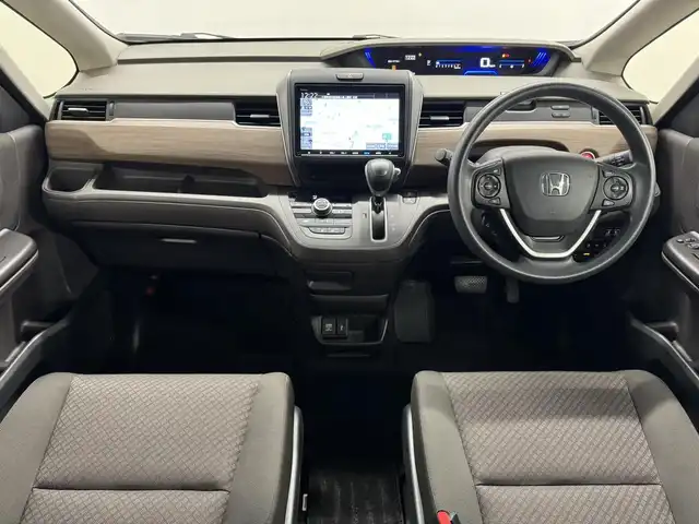 ホンダ フリード G ホンダセンシング 三重県 2021(令3)年 2.8万km ミッドナイトブルービームM ガソリン/FF/インパネCVT/純正 9インチナビ VXM-217VFNi/（CD/DVD/RADIO/TV/SD/Music Rack/USB/iPod/Bluetooth/CarPlay）/バックカメラ/両側パワースライドドア/ドライブレコーダー 前後/ビルトインETC（ナビ連動）/Honda SENSING/・衝突軽減ブレーキ［CMBS］/・車線維持支援システム［LKAS］/・アダプティブクルーズコントロール［ACC］/・路外逸脱抑制機能/・先行車発進お知らせ機能/・標識認識機能/装備/・【OP】LEDヘッドライト＋アクティブコーナリングライト/・シートヒーター（D/N）/・オートエアコン/・オートライト/・【OP】ステアリングスイッチ/・熱線入りフロントワイパー＆ドアミラーヒーター/・プッシュスタート/・スマートキーx2/・純正ホイールキャップ＆15インチスチールホイール/・保/取