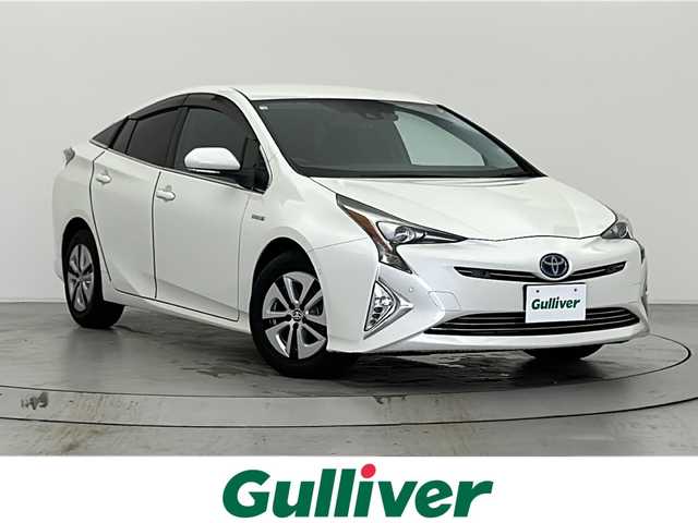 トヨタ プリウス A 宮城県 2016(平28)年 2.4万km ホワイトパールクリスタルシャイン 純正ナビ/(AM/FM/SD/フルセグTV/CD/USB/Bluetooth)/バックカメラ/前方ドライブレコーダー/ETC/パーキングアシスト/レーダークルーズコントロール/ブラインドスポットモニター/ヘッドアップディスプレイ/プッシュスタート/スマートキー/オートライト/オートマチックハイビーム/LEDヘッドライト/フォグ/ドアバイザー/純正フロアマット/純正15インチアルミホイール