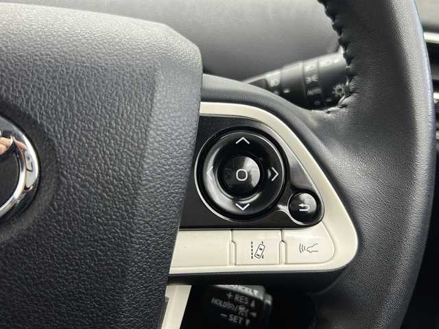 トヨタ プリウス A 宮城県 2016(平28)年 2.4万km ホワイトパールクリスタルシャイン 純正ナビ/(AM/FM/SD/フルセグTV/CD/USB/Bluetooth)/バックカメラ/前方ドライブレコーダー/ETC/パーキングアシスト/レーダークルーズコントロール/ブラインドスポットモニター/ヘッドアップディスプレイ/プッシュスタート/スマートキー/オートライト/オートマチックハイビーム/LEDヘッドライト/フォグ/ドアバイザー/純正フロアマット/純正15インチアルミホイール