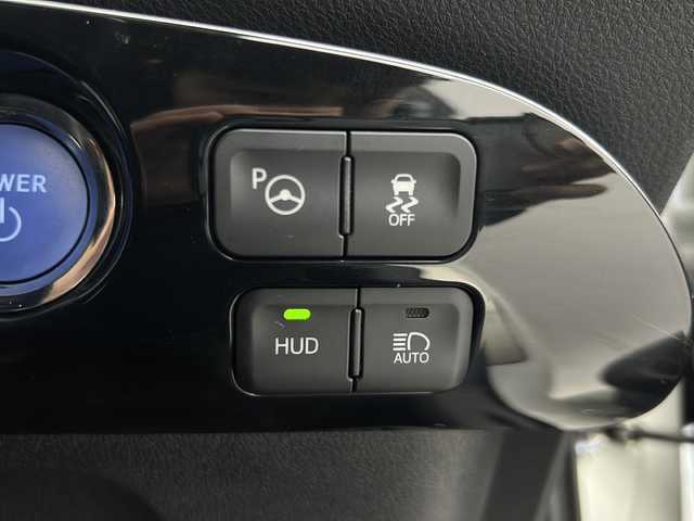 トヨタ プリウス A 宮城県 2016(平28)年 2.4万km ホワイトパールクリスタルシャイン 純正ナビ/(AM/FM/SD/フルセグTV/CD/USB/Bluetooth)/バックカメラ/前方ドライブレコーダー/ETC/パーキングアシスト/レーダークルーズコントロール/ブラインドスポットモニター/ヘッドアップディスプレイ/プッシュスタート/スマートキー/オートライト/オートマチックハイビーム/LEDヘッドライト/フォグ/ドアバイザー/純正フロアマット/純正15インチアルミホイール