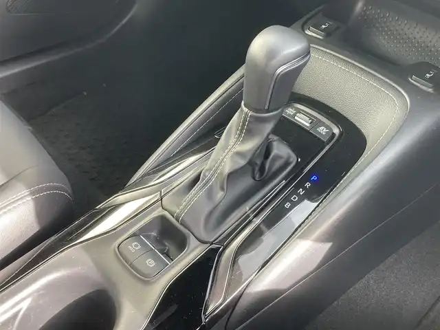 トヨタ カローラツーリング ハイブリッド ダブルバイビー 長崎県 2024(令6)年 1.2万km マッシブグレー トヨタセーフティセンス/・衝突被害軽減ブレーキ/・レーダークルーズコントロール/・オートマチックハイビーム/・レーンキープアシスト/ハーフレザーシート/シートヒーター/メーカーOPナビ/・Bluetooth接続/・フルセグTV/・Miracast/バックカメラ/ビルトインETC2.0/ステアリングスイッチ/ステアリングヒーター/電子パーキング/オートホールド機能/LEDオートヘッドライト/AC100V端子/スマートキー/スペアキー/ISOFIX