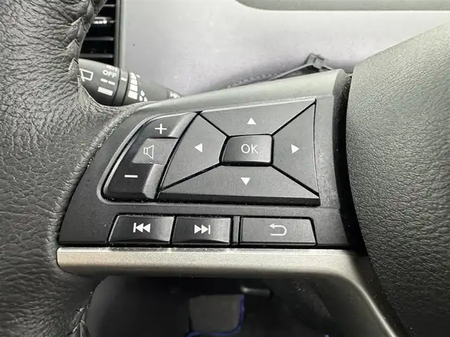 日産 セレナ e－パワー ハイウェイスター V 愛知県 2021(令3)年 5.5万km ブリリアントホワイトパール ・純正10型ナビ/・プロパイロット/・両側パワースライドドア/・セーフティパックB/・インテリジェントアラウンドビューモニター/・インテリジェントルームミラー/・ふらつき警報/・SRSエアバッグ（サイド/カーテン）/・全方位運転支援システム/・インテリジェントエマージェンシーブレーキ/・踏み間違い衝突防止アシスト/・車線逸脱防止支援システム/・後側方衝突防止支援システム/・標識検知機能/・前方衝突予測警報/・車線逸脱警報/・後側方車両検知機能/・後退時車両検知警報/・ドライブレコーダー/・ETC/・LEDヘッドランプ/・LEDフロントフォグランプ/・革巻きステアリングホイール/・ステアリングスイッチ/・電動パーキングブレーキ/・オートブレーキホールド/・１６インチアルミホイール(195/60/R16)