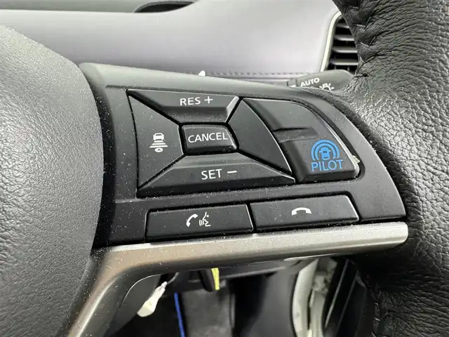 日産 セレナ e－パワー ハイウェイスター V 愛知県 2021(令3)年 5.5万km ブリリアントホワイトパール ・純正10型ナビ/・プロパイロット/・両側パワースライドドア/・セーフティパックB/・インテリジェントアラウンドビューモニター/・インテリジェントルームミラー/・ふらつき警報/・SRSエアバッグ（サイド/カーテン）/・全方位運転支援システム/・インテリジェントエマージェンシーブレーキ/・踏み間違い衝突防止アシスト/・車線逸脱防止支援システム/・後側方衝突防止支援システム/・標識検知機能/・前方衝突予測警報/・車線逸脱警報/・後側方車両検知機能/・後退時車両検知警報/・ドライブレコーダー/・ETC/・LEDヘッドランプ/・LEDフロントフォグランプ/・革巻きステアリングホイール/・ステアリングスイッチ/・電動パーキングブレーキ/・オートブレーキホールド/・１６インチアルミホイール(195/60/R16)