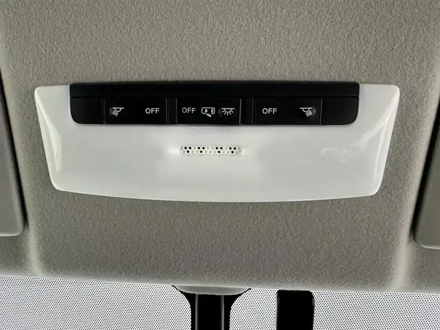 日産 セレナ e－パワー ハイウェイスター V 愛知県 2021(令3)年 5.5万km ブリリアントホワイトパール ・純正10型ナビ/・プロパイロット/・両側パワースライドドア/・セーフティパックB/・インテリジェントアラウンドビューモニター/・インテリジェントルームミラー/・ふらつき警報/・SRSエアバッグ（サイド/カーテン）/・全方位運転支援システム/・インテリジェントエマージェンシーブレーキ/・踏み間違い衝突防止アシスト/・車線逸脱防止支援システム/・後側方衝突防止支援システム/・標識検知機能/・前方衝突予測警報/・車線逸脱警報/・後側方車両検知機能/・後退時車両検知警報/・ドライブレコーダー/・ETC/・LEDヘッドランプ/・LEDフロントフォグランプ/・革巻きステアリングホイール/・ステアリングスイッチ/・電動パーキングブレーキ/・オートブレーキホールド/・１６インチアルミホイール(195/60/R16)