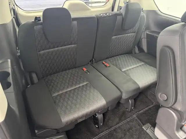日産 セレナ e－パワー ハイウェイスター V 愛知県 2021(令3)年 5.5万km ブリリアントホワイトパール ・純正10型ナビ/・プロパイロット/・両側パワースライドドア/・セーフティパックB/・インテリジェントアラウンドビューモニター/・インテリジェントルームミラー/・ふらつき警報/・SRSエアバッグ（サイド/カーテン）/・全方位運転支援システム/・インテリジェントエマージェンシーブレーキ/・踏み間違い衝突防止アシスト/・車線逸脱防止支援システム/・後側方衝突防止支援システム/・標識検知機能/・前方衝突予測警報/・車線逸脱警報/・後側方車両検知機能/・後退時車両検知警報/・ドライブレコーダー/・ETC/・LEDヘッドランプ/・LEDフロントフォグランプ/・革巻きステアリングホイール/・ステアリングスイッチ/・電動パーキングブレーキ/・オートブレーキホールド/・１６インチアルミホイール(195/60/R16)