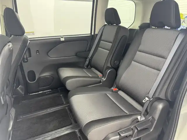 日産 セレナ e－パワー ハイウェイスター V 愛知県 2021(令3)年 5.5万km ブリリアントホワイトパール ・純正10型ナビ/・プロパイロット/・両側パワースライドドア/・セーフティパックB/・インテリジェントアラウンドビューモニター/・インテリジェントルームミラー/・ふらつき警報/・SRSエアバッグ（サイド/カーテン）/・全方位運転支援システム/・インテリジェントエマージェンシーブレーキ/・踏み間違い衝突防止アシスト/・車線逸脱防止支援システム/・後側方衝突防止支援システム/・標識検知機能/・前方衝突予測警報/・車線逸脱警報/・後側方車両検知機能/・後退時車両検知警報/・ドライブレコーダー/・ETC/・LEDヘッドランプ/・LEDフロントフォグランプ/・革巻きステアリングホイール/・ステアリングスイッチ/・電動パーキングブレーキ/・オートブレーキホールド/・１６インチアルミホイール(195/60/R16)