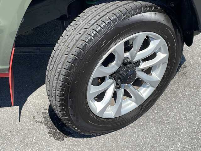 スズキ ジムニー XC 長野県 2024(令6)年 0.9万km ジャングルグリーン ４WD/スズキセーフティーサポート/リフトアップ/純正オプション１６インチアルミ/ディスプレイオーディオ/CD/DVD/bluetooth/（FH-8500DVS）/バックカメラ/ドライブレコーダー/純正ゴムマット/革調シートカバー/マットガード/保証書