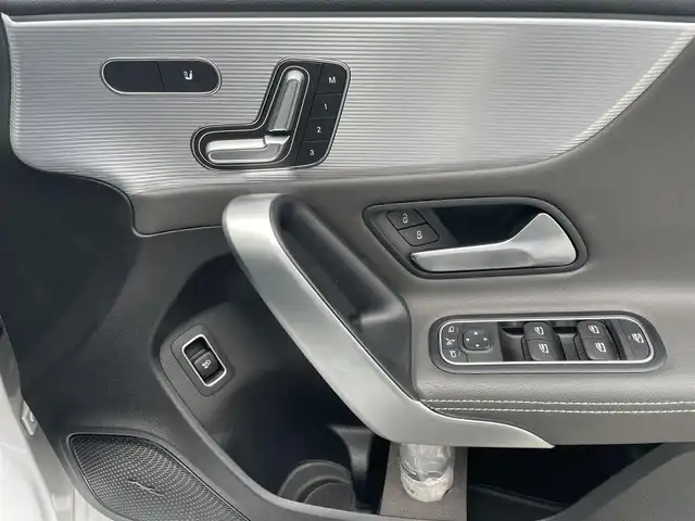 メルセデス・ベンツ Ｍ・ベンツ Ａ２５０ 4MATIC AMGライン 福島県 2021(令3)年 3.7万km デジタルホワイト 純正メモリーナビ/BT/USB/フルセグTV/サンルーフ/黒レザーシート/パワーシート/シートヒーター/レーダーセーフティパッケージ/レーダークルーズコントロール/クリアランスソナー/360°カメラシステム/アイドリングストップ/パドルシフト/ドライブレコーダー/ETC 2.0/ワイヤレス充電/オートライト/LEDヘッドライト/フロアマット