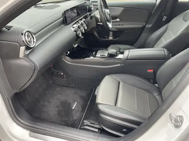メルセデス・ベンツ Ｍ・ベンツ Ａ２５０ 4MATIC AMGライン 福島県 2021(令3)年 3.7万km デジタルホワイト 純正メモリーナビ/BT/USB/フルセグTV/サンルーフ/黒レザーシート/パワーシート/シートヒーター/レーダーセーフティパッケージ/レーダークルーズコントロール/クリアランスソナー/360°カメラシステム/アイドリングストップ/パドルシフト/ドライブレコーダー/ETC 2.0/ワイヤレス充電/オートライト/LEDヘッドライト/フロアマット
