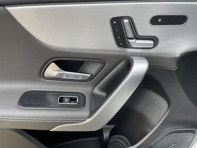 メルセデス・ベンツ Ｍ・ベンツ Ａ２５０ 4MATIC AMGライン 福島県 2021(令3)年 3.7万km デジタルホワイト 純正メモリーナビ/BT/USB/フルセグTV/サンルーフ/黒レザーシート/パワーシート/シートヒーター/レーダーセーフティパッケージ/レーダークルーズコントロール/クリアランスソナー/360°カメラシステム/アイドリングストップ/パドルシフト/ドライブレコーダー/ETC 2.0/ワイヤレス充電/オートライト/LEDヘッドライト/フロアマット