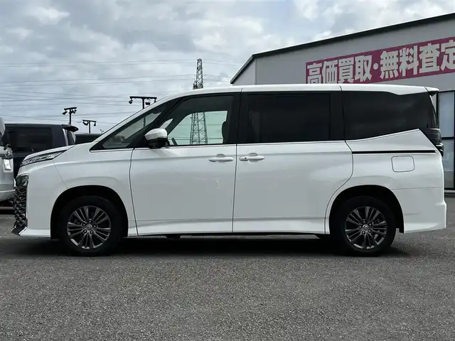 トヨタ ヴォクシー S－Z 道央・札幌 2024(令6)年 2.8万km ホワイトパールクリスタルシャイン ４WD/寒冷地仕様/純正8インチディスプレイオーディオ/AM/FM/BT/フルセグ/トヨタセーフティセンス/衝突被害軽減ブレーキ/横滑り防止装置/レーダークルーズコントロール/レーンキープアシスト/クリアランスソナー/バックカメラ/ETC/ワイパーデアイサー/ECOMODE/両側パワースライドドア/前席シートヒーター/ハーフレザーシート/革巻きステアリング/ステアリングリモコン/電動パーキング/ブレーキホールド/MTモード付AT/プッシュスタート/スマートキー/LEDヘッドライト/ワイパーデアイサー/オートライト/オートマチックハイビーム/デイライト/フォグランプ/ヘッドライトレベライザー/電動格納ミラー/ウィンカーミラー/社外フロアマット/ドアバイザー