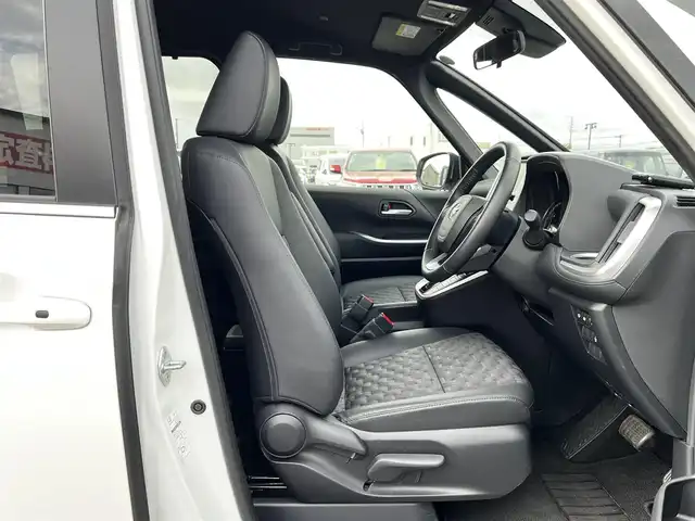 トヨタ ヴォクシー S－Z 道央・札幌 2024(令6)年 2.8万km ホワイトパールクリスタルシャイン ４WD/寒冷地仕様/純正8インチディスプレイオーディオ/AM/FM/BT/フルセグ/トヨタセーフティセンス/衝突被害軽減ブレーキ/横滑り防止装置/レーダークルーズコントロール/レーンキープアシスト/クリアランスソナー/バックカメラ/ETC/ワイパーデアイサー/ECOMODE/両側パワースライドドア/前席シートヒーター/ハーフレザーシート/革巻きステアリング/ステアリングリモコン/電動パーキング/ブレーキホールド/MTモード付AT/プッシュスタート/スマートキー/LEDヘッドライト/ワイパーデアイサー/オートライト/オートマチックハイビーム/デイライト/フォグランプ/ヘッドライトレベライザー/電動格納ミラー/ウィンカーミラー/社外フロアマット/ドアバイザー