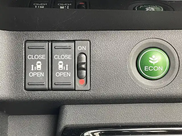 ホンダ ステップワゴン モデューロX 茨城県 2017(平29)年 7.7万km パール 純正ナビ/・メモリナビ/・バックカメラ/・CDチェンジャー/・Bluetooth接続/フルエアロ/両側パワースライドドア/ドライブレコーダー/レーンアシストキープ/LEDヘッドライト/ウインカーミラー/パドルシフト/ハーフレザーシート/カーテンエアバッグ/USB入力/アイドリングストップ/エンジンスタート/オートライト/盗難防止装置/横滑り防止装置/衝突被害防止装置/ABS