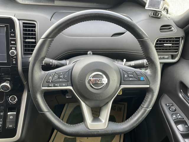 日産 セレナ ハイウェイスター プロパイロットED 新潟県 2017(平29)年 9.9万km マルーンレッド 2トーン 4ＷＤ/メーカー純正ナビ/フルセグＴＶ・Bluetooth接続・CD/ＤＶＤ再生/プロパイロット/クルーズコントロール/後席モニター/両側電動ドア/冬タイヤ４本積載/コーナーセンサー前後/パーキングアシスト/エマージェンシーブレーキ/アイドリングストップ/ＬＥＤヘッドライト/純正フロアマット/ドライブレコーダー/ＥＴＣ