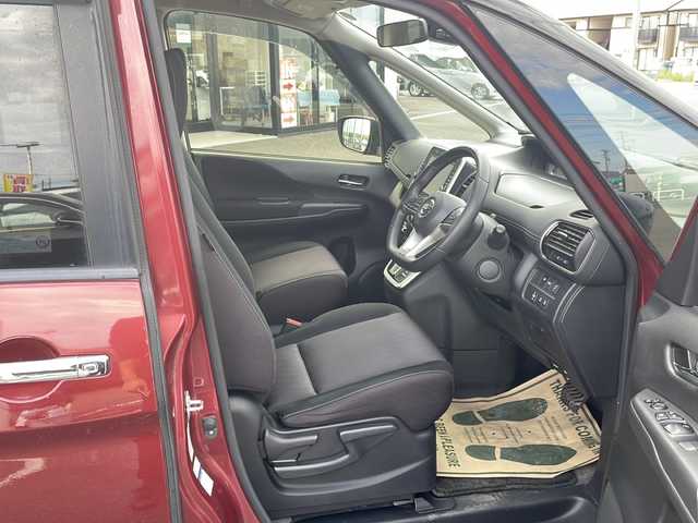 日産 セレナ ハイウェイスター プロパイロットED 新潟県 2017(平29)年 9.9万km マルーンレッド 2トーン 4ＷＤ/メーカー純正ナビ/フルセグＴＶ・Bluetooth接続・CD/ＤＶＤ再生/プロパイロット/クルーズコントロール/後席モニター/両側電動ドア/冬タイヤ４本積載/コーナーセンサー前後/パーキングアシスト/エマージェンシーブレーキ/アイドリングストップ/ＬＥＤヘッドライト/純正フロアマット/ドライブレコーダー/ＥＴＣ