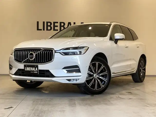 ボルボ ＸＣ６０ D4 AWD インスクリプション 熊本県 2020(令2)年 6.3万km クリスタルホワイトP ・スマートキー/・プッシュスタート/・City Safety/・レーンキープエイド/・ロードサインインフォメーション/・ドライバーアラート/・ハイビームアシスト/・パークアシスト/・アクティブ・ベンディング・ライト/・ブラインドスポットモニター/・クロストラフィックアラート/・衝突回避/・クルーズコントロール(追従式)/・グレー革シート/・前席パワーシート/・全席シートヒーター/・ハンドルヒーター/・純正メモリナビ/　【CD・BT・USB・AppleCarPlay・AndroidAuto】/・harman/kardonサウンドシステム/・フルセグTV/・全方位カメラ/・ETC/・ドライブレコーダー(前後録画)/・パワーバックドア/・LEDヘッドランプ/・LEDフォグランプ/・純正マット