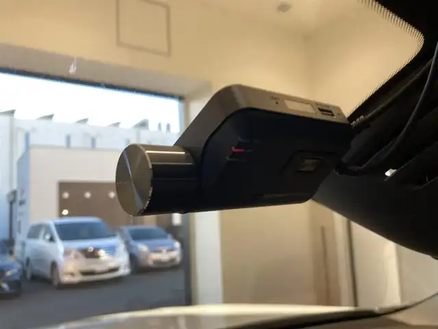 ボルボ ＸＣ６０ D4 AWD インスクリプション 熊本県 2020(令2)年 6.3万km クリスタルホワイトP ・スマートキー/・プッシュスタート/・City Safety/・レーンキープエイド/・ロードサインインフォメーション/・ドライバーアラート/・ハイビームアシスト/・パークアシスト/・アクティブ・ベンディング・ライト/・ブラインドスポットモニター/・クロストラフィックアラート/・衝突回避/・クルーズコントロール(追従式)/・グレー革シート/・前席パワーシート/・全席シートヒーター/・ハンドルヒーター/・純正メモリナビ/　【CD・BT・USB・AppleCarPlay・AndroidAuto】/・harman/kardonサウンドシステム/・フルセグTV/・全方位カメラ/・ETC/・ドライブレコーダー(前後録画)/・パワーバックドア/・LEDヘッドランプ/・LEDフォグランプ/・純正マット