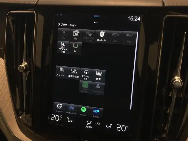 ボルボ ＸＣ６０ D4 AWD インスクリプション 熊本県 2020(令2)年 6.3万km クリスタルホワイトP ・スマートキー/・プッシュスタート/・City Safety/・レーンキープエイド/・ロードサインインフォメーション/・ドライバーアラート/・ハイビームアシスト/・パークアシスト/・アクティブ・ベンディング・ライト/・ブラインドスポットモニター/・クロストラフィックアラート/・衝突回避/・クルーズコントロール(追従式)/・グレー革シート/・前席パワーシート/・全席シートヒーター/・ハンドルヒーター/・純正メモリナビ/　【CD・BT・USB・AppleCarPlay・AndroidAuto】/・harman/kardonサウンドシステム/・フルセグTV/・全方位カメラ/・ETC/・ドライブレコーダー(前後録画)/・パワーバックドア/・LEDヘッドランプ/・LEDフォグランプ/・純正マット