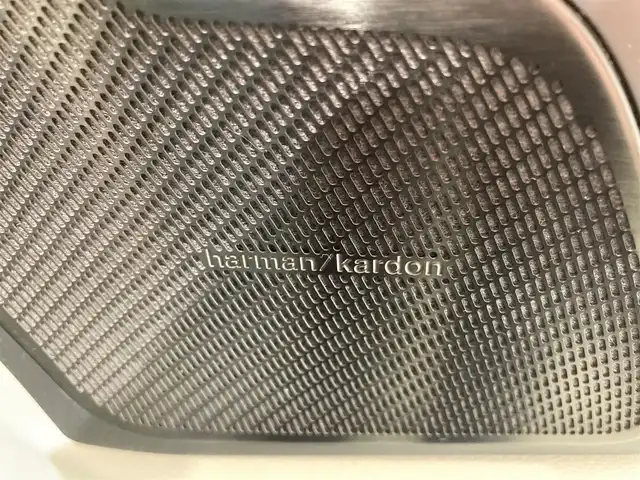 ボルボ ＸＣ６０ D4 AWD インスクリプション 熊本県 2020(令2)年 6.3万km クリスタルホワイトP ・スマートキー/・プッシュスタート/・City Safety/・レーンキープエイド/・ロードサインインフォメーション/・ドライバーアラート/・ハイビームアシスト/・パークアシスト/・アクティブ・ベンディング・ライト/・ブラインドスポットモニター/・クロストラフィックアラート/・衝突回避/・クルーズコントロール(追従式)/・グレー革シート/・前席パワーシート/・全席シートヒーター/・ハンドルヒーター/・純正メモリナビ/　【CD・BT・USB・AppleCarPlay・AndroidAuto】/・harman/kardonサウンドシステム/・フルセグTV/・全方位カメラ/・ETC/・ドライブレコーダー(前後録画)/・パワーバックドア/・LEDヘッドランプ/・LEDフォグランプ/・純正マット