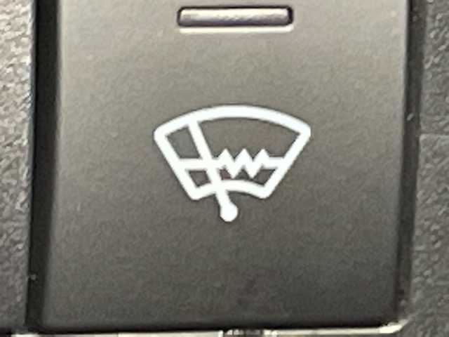 トヨタ ライズ G 道北・旭川 2019(令1)年 5.3万km シャイニングホワイトパール /4WD//寒冷地仕様//純正ナビ/CD/DVD/BT/SD/フルセグ//バックカメラ//禁煙車//クリアランスソナー//衝突軽減ブレーキ//横滑り防止//アイドリングストップ//BSM//RCTA//ETC//オートライト//オートマチックハイビーム//レーンキープアシスト//LEDヘッドライト//フォグランプ//純正AW付夏タイヤ積込//純正フロアマット//ドアバイザー//保証書