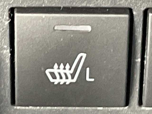 トヨタ ライズ G 道北・旭川 2019(令1)年 5.3万km シャイニングホワイトパール /4WD//寒冷地仕様//純正ナビ/CD/DVD/BT/SD/フルセグ//バックカメラ//禁煙車//クリアランスソナー//衝突軽減ブレーキ//横滑り防止//アイドリングストップ//BSM//RCTA//ETC//オートライト//オートマチックハイビーム//レーンキープアシスト//LEDヘッドライト//フォグランプ//純正AW付夏タイヤ積込//純正フロアマット//ドアバイザー//保証書