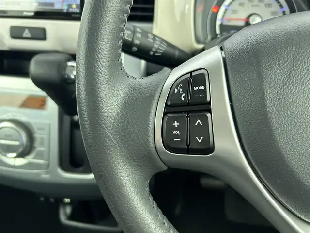 スズキ ハスラー J 愛知県 2019(令1)年 0.7万km ピュアホワイトパール/ブラック2トーン 純正７型SDナビ/（CD/DVD/SD/フルセグTV）/全方位カメラ/前席シートヒーター/衝突軽減システム/レーンキープアシスト/アイドリングストップ/純正HIDヘッドライト/純正１５インチAW/純正フロアマット