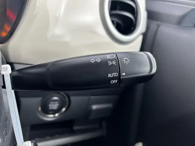 スズキ ハスラー J 愛知県 2019(令1)年 0.7万km ピュアホワイトパール/ブラック2トーン 純正７型SDナビ/（CD/DVD/SD/フルセグTV）/全方位カメラ/前席シートヒーター/衝突軽減システム/レーンキープアシスト/アイドリングストップ/純正HIDヘッドライト/純正１５インチAW/純正フロアマット