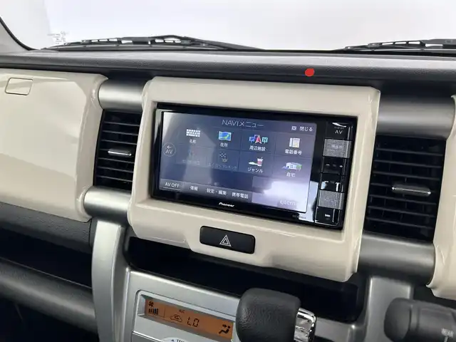 スズキ ハスラー J 愛知県 2019(令1)年 0.7万km ピュアホワイトパール/ブラック2トーン 純正７型SDナビ/（CD/DVD/SD/フルセグTV）/全方位カメラ/前席シートヒーター/衝突軽減システム/レーンキープアシスト/アイドリングストップ/純正HIDヘッドライト/純正１５インチAW/純正フロアマット