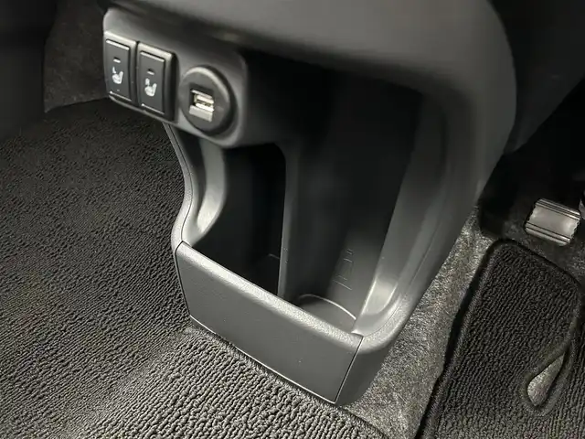 スズキ ハスラー J 愛知県 2019(令1)年 0.7万km ピュアホワイトパール/ブラック2トーン 純正７型SDナビ/（CD/DVD/SD/フルセグTV）/全方位カメラ/前席シートヒーター/衝突軽減システム/レーンキープアシスト/アイドリングストップ/純正HIDヘッドライト/純正１５インチAW/純正フロアマット