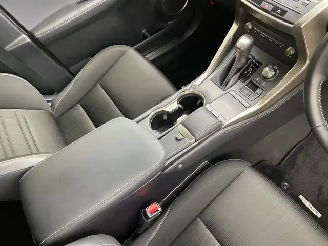 レクサス ＮＸ 300h 新潟県 2018(平30)年 8.5万km ソニッククォーツ 純正メモリナビ/　フルセグTV/Bluetooth/CD/DVD/USB/レーダークルーズコントロール/ブラインドスポットモニター/衝突被害軽減ブレーキ/レーンキープアシスト/前後コーナーセンサー/パワーバックドア/前席パワーシート/ドライブレコーダー【CSD-570FH】/バックモニター/ビルトインETC2.0/パドルシフト/オートマチックハイビーム/LEDヘッドライト/オートライト/横滑り防止装置/レザーステアリング/ステアリングスイッチ/禁煙車