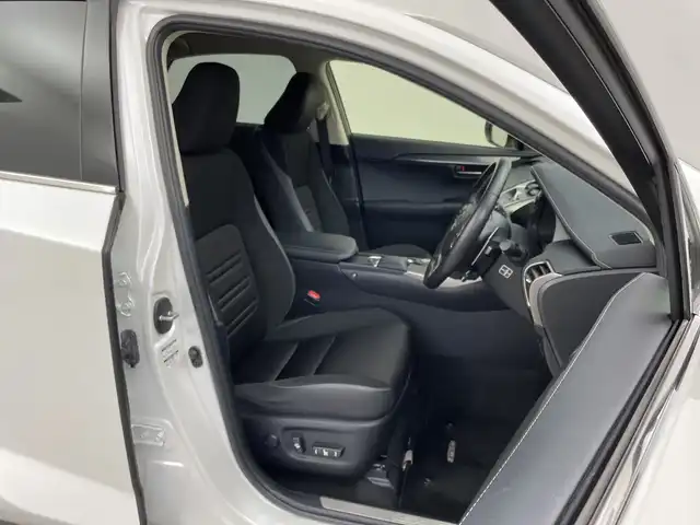 レクサス ＮＸ 300h 新潟県 2018(平30)年 8.5万km ソニッククォーツ 純正メモリナビ/　フルセグTV/Bluetooth/CD/DVD/USB/レーダークルーズコントロール/ブラインドスポットモニター/衝突被害軽減ブレーキ/レーンキープアシスト/前後コーナーセンサー/パワーバックドア/前席パワーシート/ドライブレコーダー【CSD-570FH】/バックモニター/ビルトインETC2.0/パドルシフト/オートマチックハイビーム/LEDヘッドライト/オートライト/横滑り防止装置/レザーステアリング/ステアリングスイッチ/禁煙車