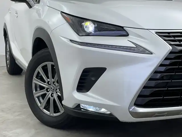 レクサス ＮＸ 300h 新潟県 2018(平30)年 8.5万km ソニッククォーツ 純正メモリナビ/　フルセグTV/Bluetooth/CD/DVD/USB/レーダークルーズコントロール/ブラインドスポットモニター/衝突被害軽減ブレーキ/レーンキープアシスト/前後コーナーセンサー/パワーバックドア/前席パワーシート/ドライブレコーダー【CSD-570FH】/バックモニター/ビルトインETC2.0/パドルシフト/オートマチックハイビーム/LEDヘッドライト/オートライト/横滑り防止装置/レザーステアリング/ステアリングスイッチ/禁煙車