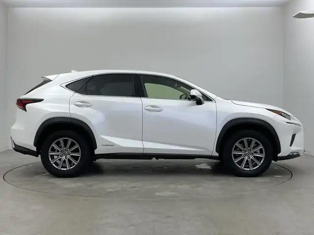 レクサス ＮＸ 300h 新潟県 2018(平30)年 8.5万km ソニッククォーツ 純正メモリナビ/　フルセグTV/Bluetooth/CD/DVD/USB/レーダークルーズコントロール/ブラインドスポットモニター/衝突被害軽減ブレーキ/レーンキープアシスト/前後コーナーセンサー/パワーバックドア/前席パワーシート/ドライブレコーダー【CSD-570FH】/バックモニター/ビルトインETC2.0/パドルシフト/オートマチックハイビーム/LEDヘッドライト/オートライト/横滑り防止装置/レザーステアリング/ステアリングスイッチ/禁煙車