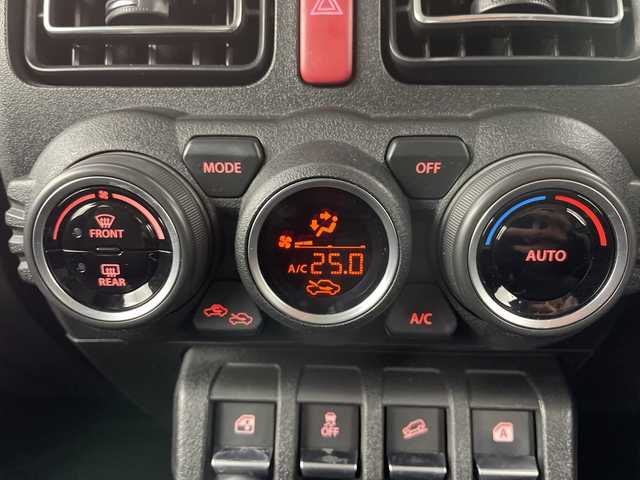 スズキ ジムニー XC 道央・札幌 2022(令4)年 2.1万km ジャングルグリーン ・4WD /ターボ/・社外ナビ  /フルセグ/BT/USB/DVD/CD/・バックカメラ/フロントカメラ/・社外エンジンスターター/・社外マフラー/社外ステップ/・３インチリフトアップ/・TOYOオープンカントリータイヤ/・冬タイヤ純正AW積込/・クルーズコントロール/・ヒルディセントロール/・レーンキープアシスト/・衝突軽減ブレーキ/横滑り防止装置/・ヒーテッドドアミラー/・取説/保証書/・LEDヘッドライト/オートライト/・フォグランプ/ドアバイザー/・ETC