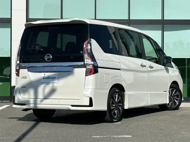 日産 セレナ ハイウェイスター V 和歌山県 2022(令4)年 4.8万km ブリリアントホワイトパール 純正7インチナビ/フルセグTV/Bluetooth/CD/DVD/全周囲カメラ/ETC/セーフティパックA/プロパイロット/両側パワースライドドア/左側ハンズフリースライド/フリップダウンモニター/デジタルインナーミラー/ステアリングスイッチ/コーナーセンサー/LEDヘッドライト/フォグランプ/オートライト/オートハイビーム/シートバックテーブル/リアドアロールサンシェード/純正16インチAW/プッシュスタート/スマートキー