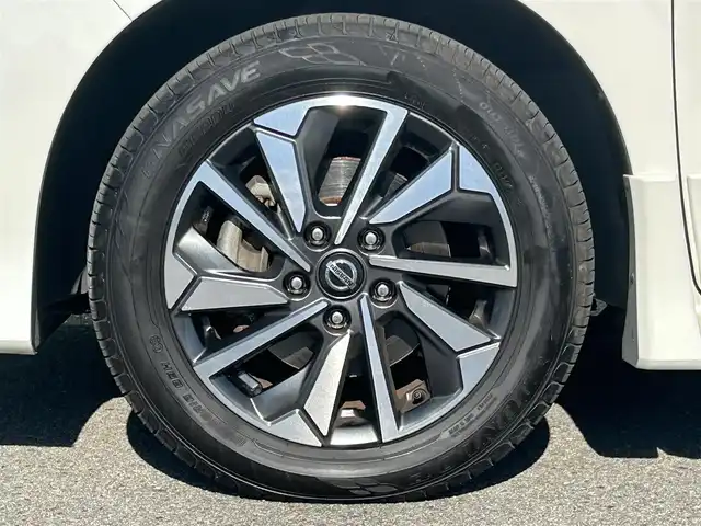 日産 セレナ ハイウェイスター V 和歌山県 2022(令4)年 4.8万km ブリリアントホワイトパール 純正7インチナビ/フルセグTV/Bluetooth/CD/DVD/全周囲カメラ/ETC/セーフティパックA/プロパイロット/両側パワースライドドア/左側ハンズフリースライド/フリップダウンモニター/デジタルインナーミラー/ステアリングスイッチ/コーナーセンサー/LEDヘッドライト/フォグランプ/オートライト/オートハイビーム/シートバックテーブル/リアドアロールサンシェード/純正16インチAW/プッシュスタート/スマートキー