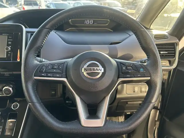 日産 セレナ ハイウェイスター V 和歌山県 2022(令4)年 4.8万km ブリリアントホワイトパール 純正7インチナビ/フルセグTV/Bluetooth/CD/DVD/全周囲カメラ/ETC/セーフティパックA/プロパイロット/両側パワースライドドア/左側ハンズフリースライド/フリップダウンモニター/デジタルインナーミラー/ステアリングスイッチ/コーナーセンサー/LEDヘッドライト/フォグランプ/オートライト/オートハイビーム/シートバックテーブル/リアドアロールサンシェード/純正16インチAW/プッシュスタート/スマートキー