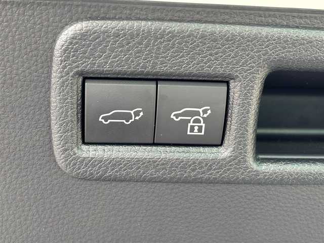 トヨタ ハリアー Z レザーパッケージ 福岡県 2021(令3)年 2.1万km ホワイトパールクリスタルシャイン 純正ナビ(フルセグテレビ・FM・AM・BT)/前席パワーシート/前席シートヒーター/前席エアシート/クルーズコントロール/純正エアロ/サンルーフ/ETC2.0/パワーバックドア/プッシュスタート