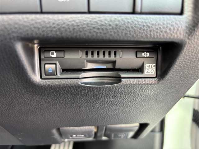 トヨタ ハリアー Z レザーパッケージ 福岡県 2021(令3)年 2.1万km ホワイトパールクリスタルシャイン 純正ナビ(フルセグテレビ・FM・AM・BT)/前席パワーシート/前席シートヒーター/前席エアシート/クルーズコントロール/純正エアロ/サンルーフ/ETC2.0/パワーバックドア/プッシュスタート