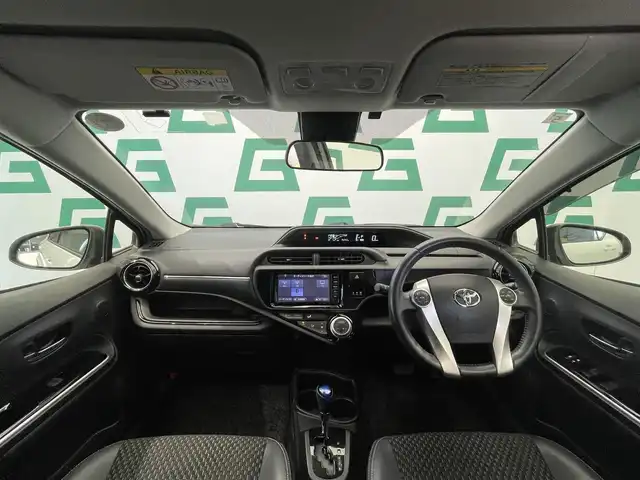 トヨタ アクア X－URBAN ソリッド 鹿児島県 2017(平29)年 7.6万km ライムホワイトパールクリスタルシャイン 禁煙車/7インチ純正ナビ/・Bluetooth/・ワンセグTV/トヨタセーフティセンスC/・プリクラッシュセーフティー/・レーンディパーチャーアラート/・オートマチックハイビーム/バックカメラ/横滑り防止装置/衝突被害軽減システム/オートライト/純正フロアマット/純正アルミホイール/ドアバイザー/ETC/ルーフレール/ハロゲンライト/フロントフォグライト