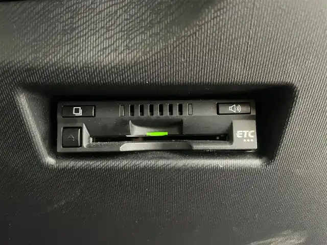 トヨタ アクア X－URBAN ソリッド 鹿児島県 2017(平29)年 7.6万km ライムホワイトパールクリスタルシャイン 禁煙車/7インチ純正ナビ/・Bluetooth/・ワンセグTV/トヨタセーフティセンスC/・プリクラッシュセーフティー/・レーンディパーチャーアラート/・オートマチックハイビーム/バックカメラ/横滑り防止装置/衝突被害軽減システム/オートライト/純正フロアマット/純正アルミホイール/ドアバイザー/ETC/ルーフレール/ハロゲンライト/フロントフォグライト