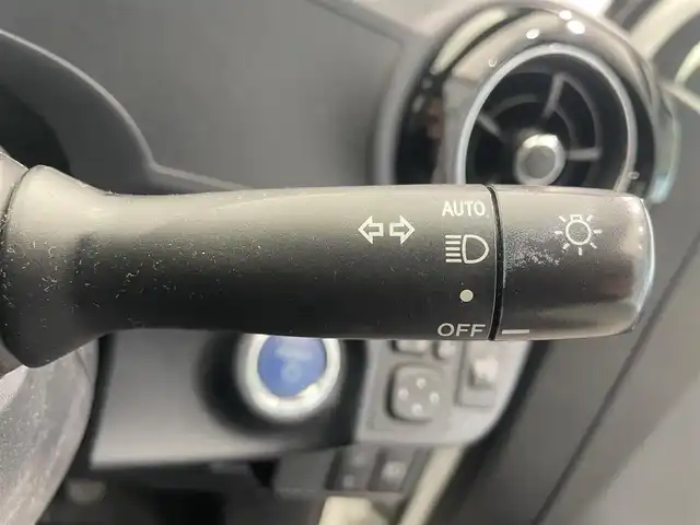 トヨタ アクア X－URBAN ソリッド 鹿児島県 2017(平29)年 7.6万km ライムホワイトパールクリスタルシャイン 禁煙車/7インチ純正ナビ/・Bluetooth/・ワンセグTV/トヨタセーフティセンスC/・プリクラッシュセーフティー/・レーンディパーチャーアラート/・オートマチックハイビーム/バックカメラ/横滑り防止装置/衝突被害軽減システム/オートライト/純正フロアマット/純正アルミホイール/ドアバイザー/ETC/ルーフレール/ハロゲンライト/フロントフォグライト