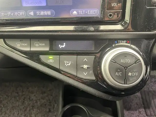 トヨタ アクア X－URBAN ソリッド 鹿児島県 2017(平29)年 7.6万km ライムホワイトパールクリスタルシャイン 禁煙車/7インチ純正ナビ/・Bluetooth/・ワンセグTV/トヨタセーフティセンスC/・プリクラッシュセーフティー/・レーンディパーチャーアラート/・オートマチックハイビーム/バックカメラ/横滑り防止装置/衝突被害軽減システム/オートライト/純正フロアマット/純正アルミホイール/ドアバイザー/ETC/ルーフレール/ハロゲンライト/フロントフォグライト