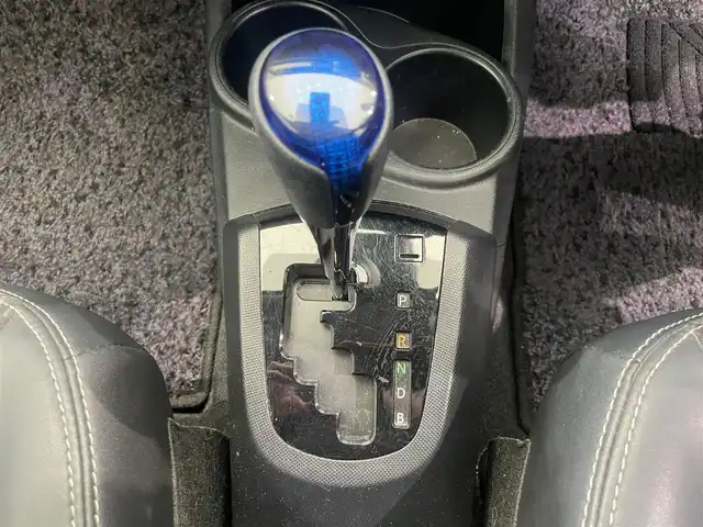 トヨタ アクア X－URBAN ソリッド 鹿児島県 2017(平29)年 7.6万km ライムホワイトパールクリスタルシャイン 禁煙車/7インチ純正ナビ/・Bluetooth/・ワンセグTV/トヨタセーフティセンスC/・プリクラッシュセーフティー/・レーンディパーチャーアラート/・オートマチックハイビーム/バックカメラ/横滑り防止装置/衝突被害軽減システム/オートライト/純正フロアマット/純正アルミホイール/ドアバイザー/ETC/ルーフレール/ハロゲンライト/フロントフォグライト