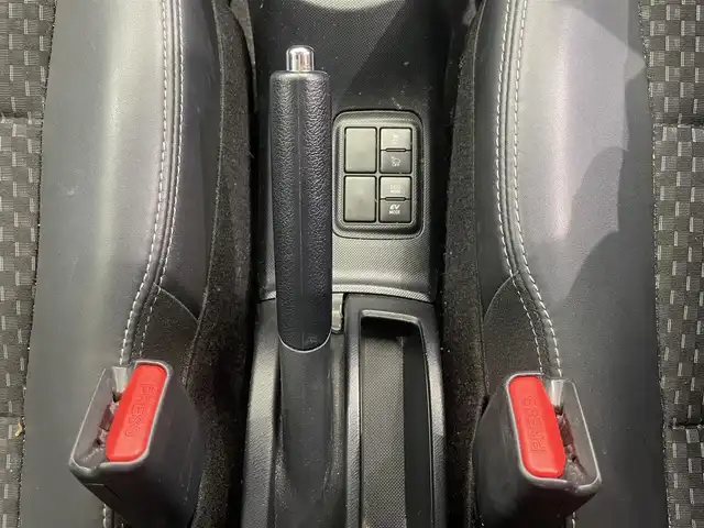 トヨタ アクア X－URBAN ソリッド 鹿児島県 2017(平29)年 7.6万km ライムホワイトパールクリスタルシャイン 禁煙車/7インチ純正ナビ/・Bluetooth/・ワンセグTV/トヨタセーフティセンスC/・プリクラッシュセーフティー/・レーンディパーチャーアラート/・オートマチックハイビーム/バックカメラ/横滑り防止装置/衝突被害軽減システム/オートライト/純正フロアマット/純正アルミホイール/ドアバイザー/ETC/ルーフレール/ハロゲンライト/フロントフォグライト