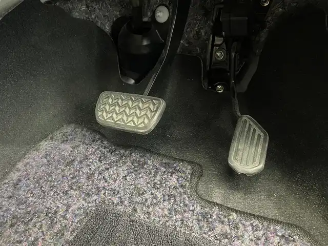 トヨタ アクア X－URBAN ソリッド 鹿児島県 2017(平29)年 7.6万km ライムホワイトパールクリスタルシャイン 禁煙車/7インチ純正ナビ/・Bluetooth/・ワンセグTV/トヨタセーフティセンスC/・プリクラッシュセーフティー/・レーンディパーチャーアラート/・オートマチックハイビーム/バックカメラ/横滑り防止装置/衝突被害軽減システム/オートライト/純正フロアマット/純正アルミホイール/ドアバイザー/ETC/ルーフレール/ハロゲンライト/フロントフォグライト