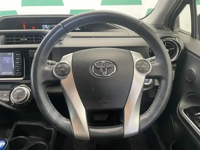 トヨタ アクア X－URBAN ソリッド 鹿児島県 2017(平29)年 7.6万km ライムホワイトパールクリスタルシャイン 禁煙車/7インチ純正ナビ/・Bluetooth/・ワンセグTV/トヨタセーフティセンスC/・プリクラッシュセーフティー/・レーンディパーチャーアラート/・オートマチックハイビーム/バックカメラ/横滑り防止装置/衝突被害軽減システム/オートライト/純正フロアマット/純正アルミホイール/ドアバイザー/ETC/ルーフレール/ハロゲンライト/フロントフォグライト