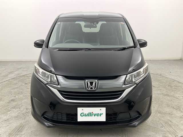 ホンダ フリード G ホンダセンシング 宮城県 2017(平29)年 6.3万km クリスタルブラックパール 禁煙車/ホンダセンシング/・オートクルーズコントロール/・衝突軽減ブレーキ/・車線維持支援システム/・標識認識機能/・先行車発進お知らせ/両側パワースライドドア/純正7インチナビ/（BT.AM.FM.CD.DVD.SD）/バックカメラ/フルセグテレビ/ビルトインETC/革巻きステアリング/ステアリングスイッチ/プッシュスタート/スマートキー/スペアキー/3列シート/ハーフレザーシート/純正フロアマット/ロールサンシェード/純正15インチアルミホイール/LEDヘッドライト/ECON/横滑り防止機能